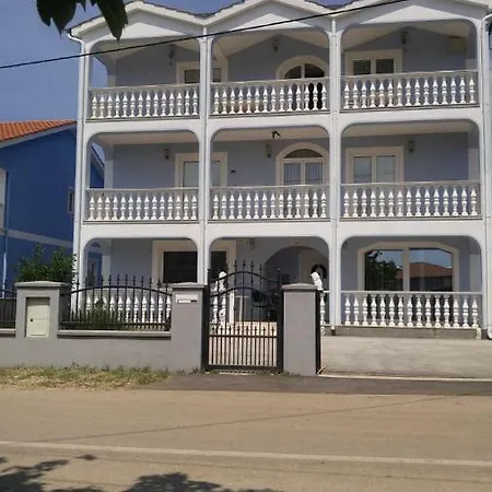 Apartman Janja Apartment